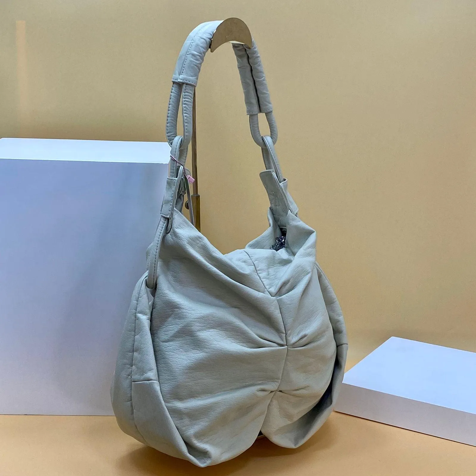 WOMEN HANDBAGS B136